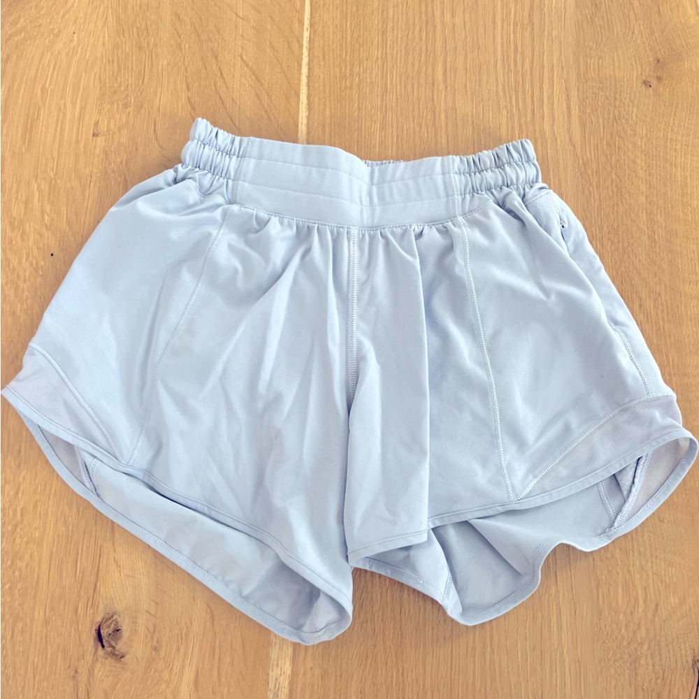 Periwinkle women’s lululemon hotty hot shorts size 2